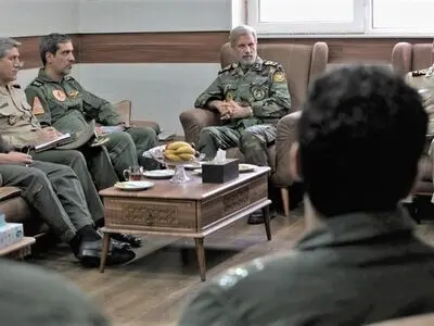 بازدید فرمانده کل ارتش از پایگاه‌ هوایی شهید لشگری