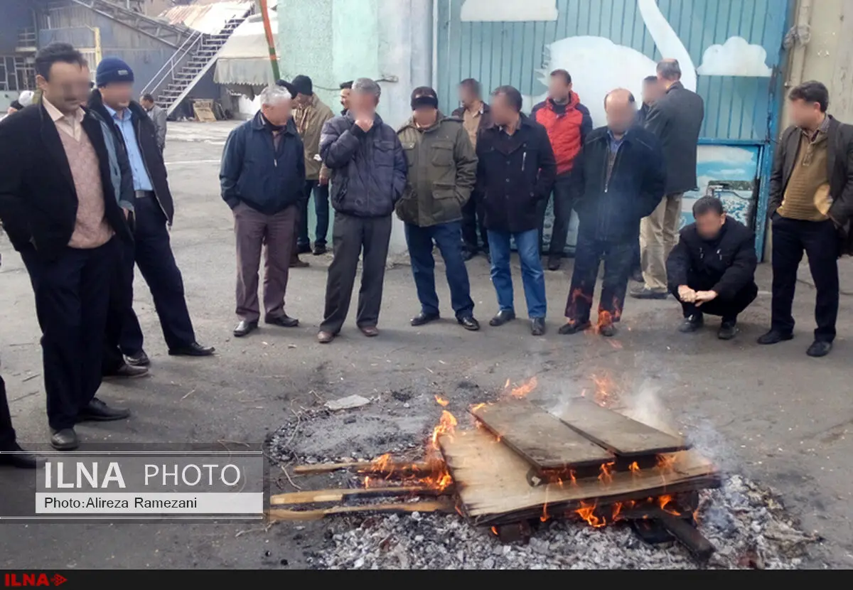 دومین روز تجمع کارگران پارس قو مقابل درب کارخانه