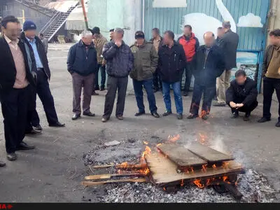 دومین روز تجمع کارگران پارس قو مقابل درب کارخانه