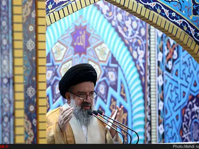 ترامپ تئوری مرد دیوانه را دارد/ مردم نشان دادند وقتی بحران پیش می‌آید، مانند یک مشت می‌شوند