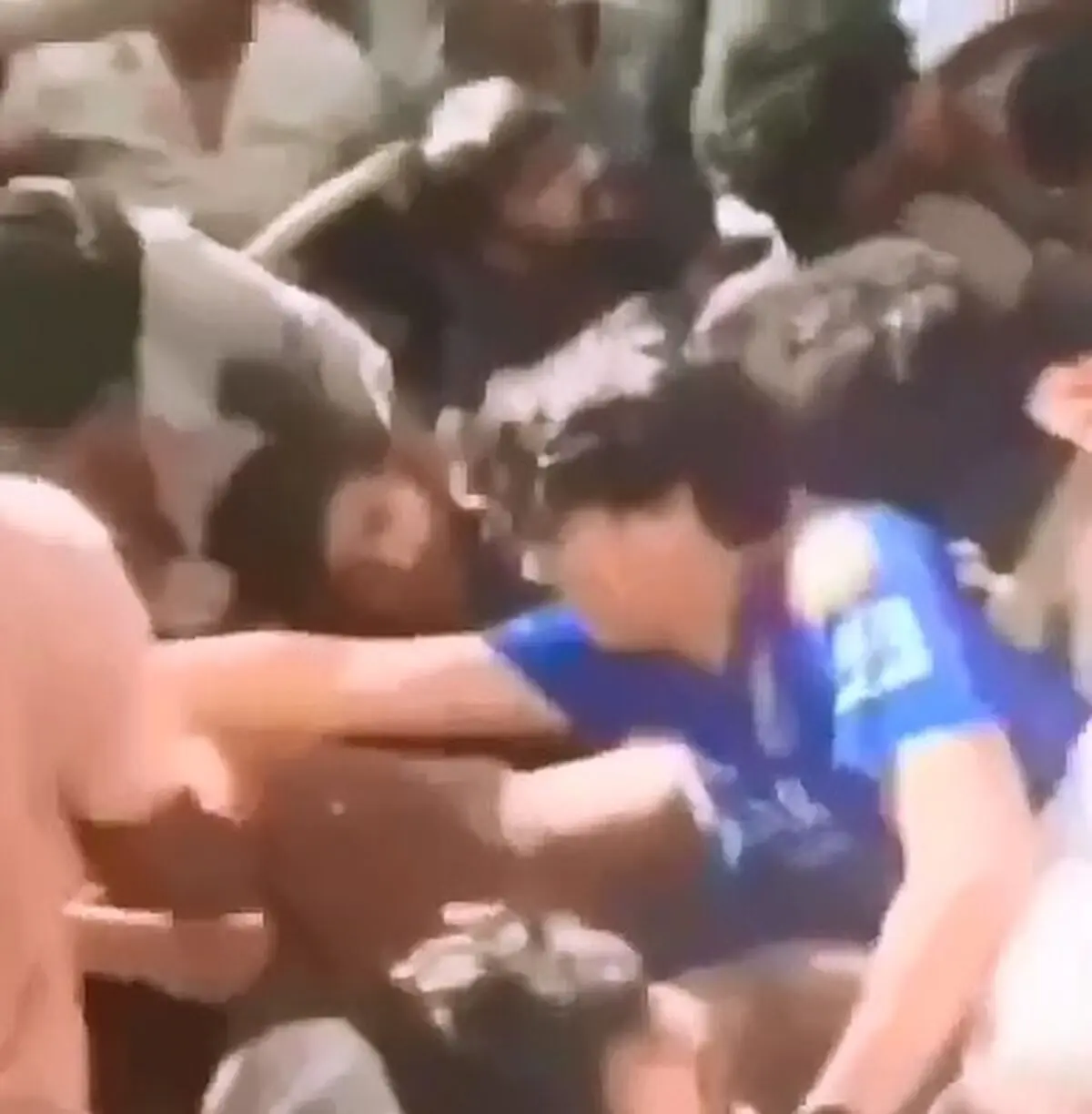 ازدحام در جشن قهرمانی تیم کریکت در هند ۱۱ کشته و ۵۰ مجروح بر جای گذاشت + فیلم