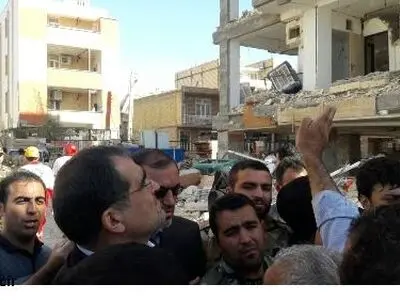 بازدید وزیر بهداشت از مسکن مهر سرپل ذهاب