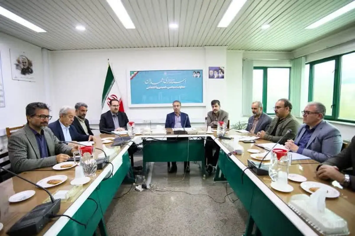 کارگران موتور محرکه تولید و بازیگران اصلی در عرصه های مختلف دفاع مقدس هستند