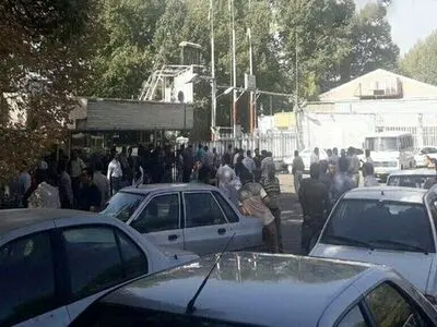 اعتراض کارگران تولی پرس قزوین به پرداخت بیمه بیکاری به‌جای حقوق