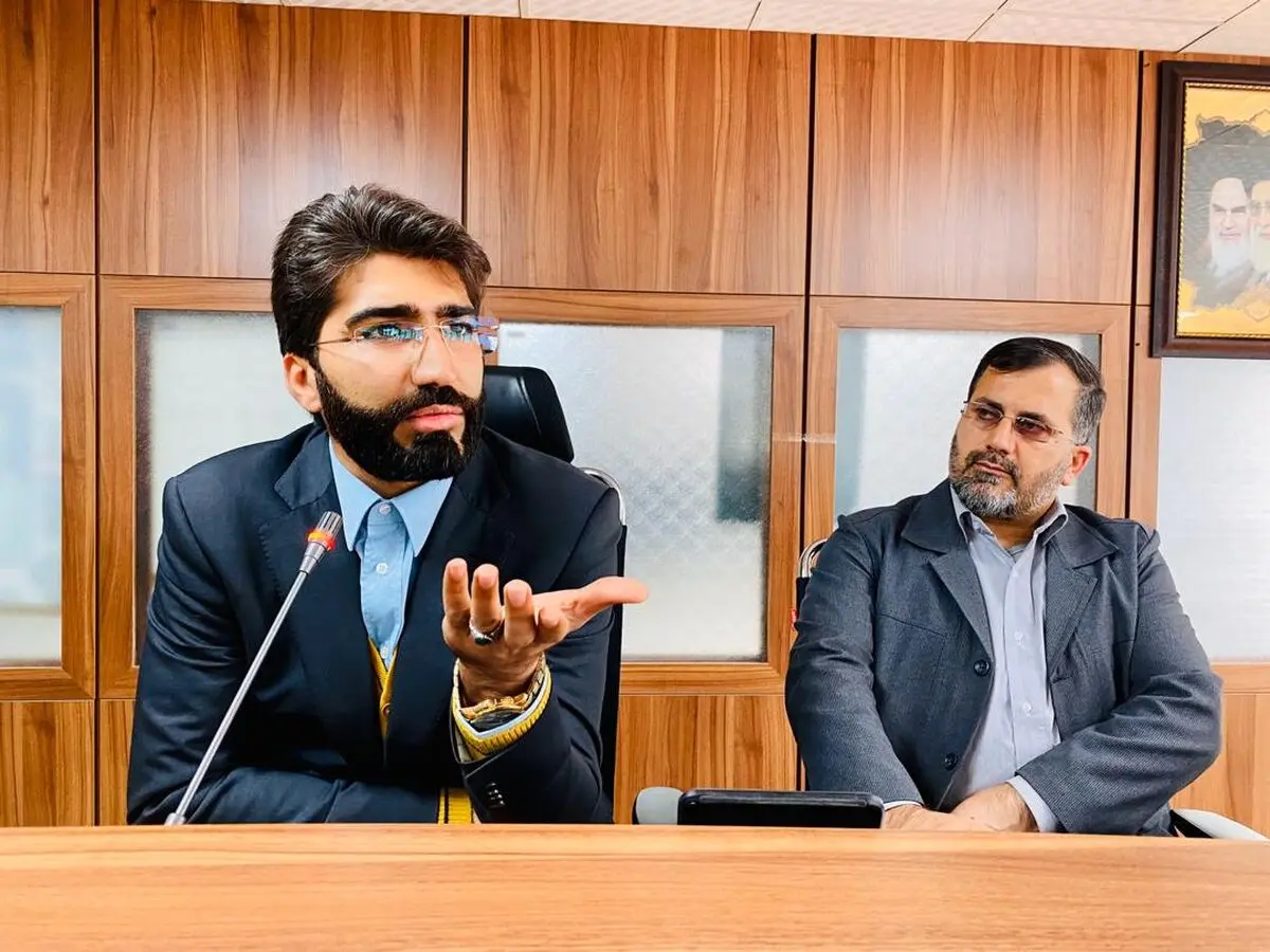 منشور معنویت و بصیرت افزایی در ادارات کل فارس روشنگری است 