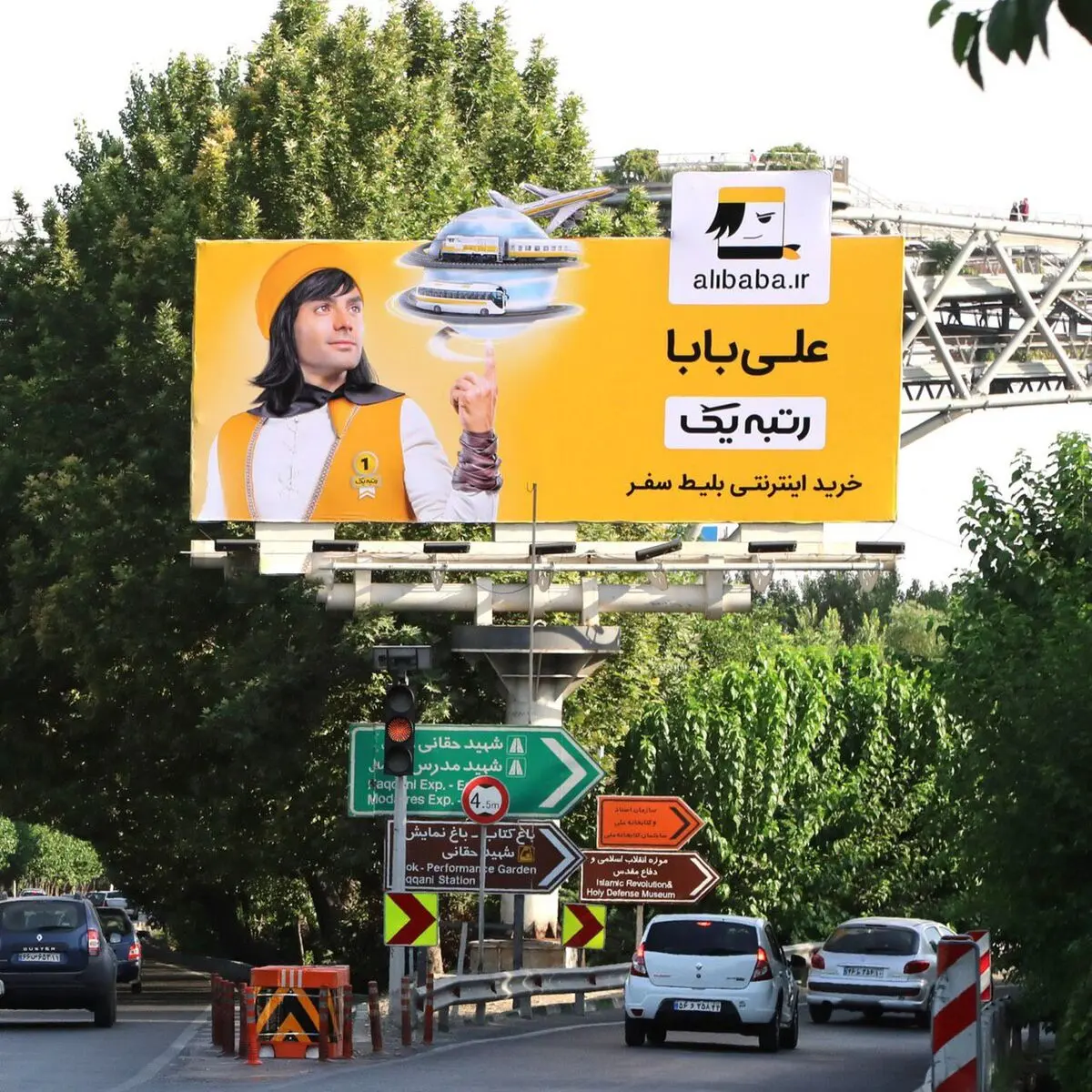 داستان‌سازی در تقابل با بداهه‌گویی