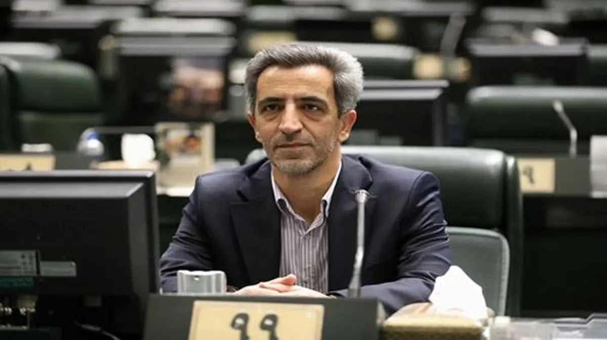 مجلس به عملکرد دانشگاه آزاد ورود کند