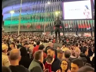 نورپردازی باشگاه اسپانیایی اتلتیک بیلبائو با رنگ‌های پرچم فلسطین + فیلم