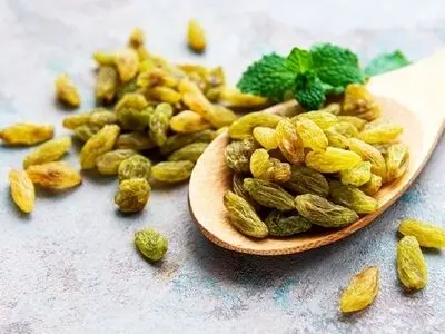 فرزندان خود را به کشمش خوردن عادت دهید