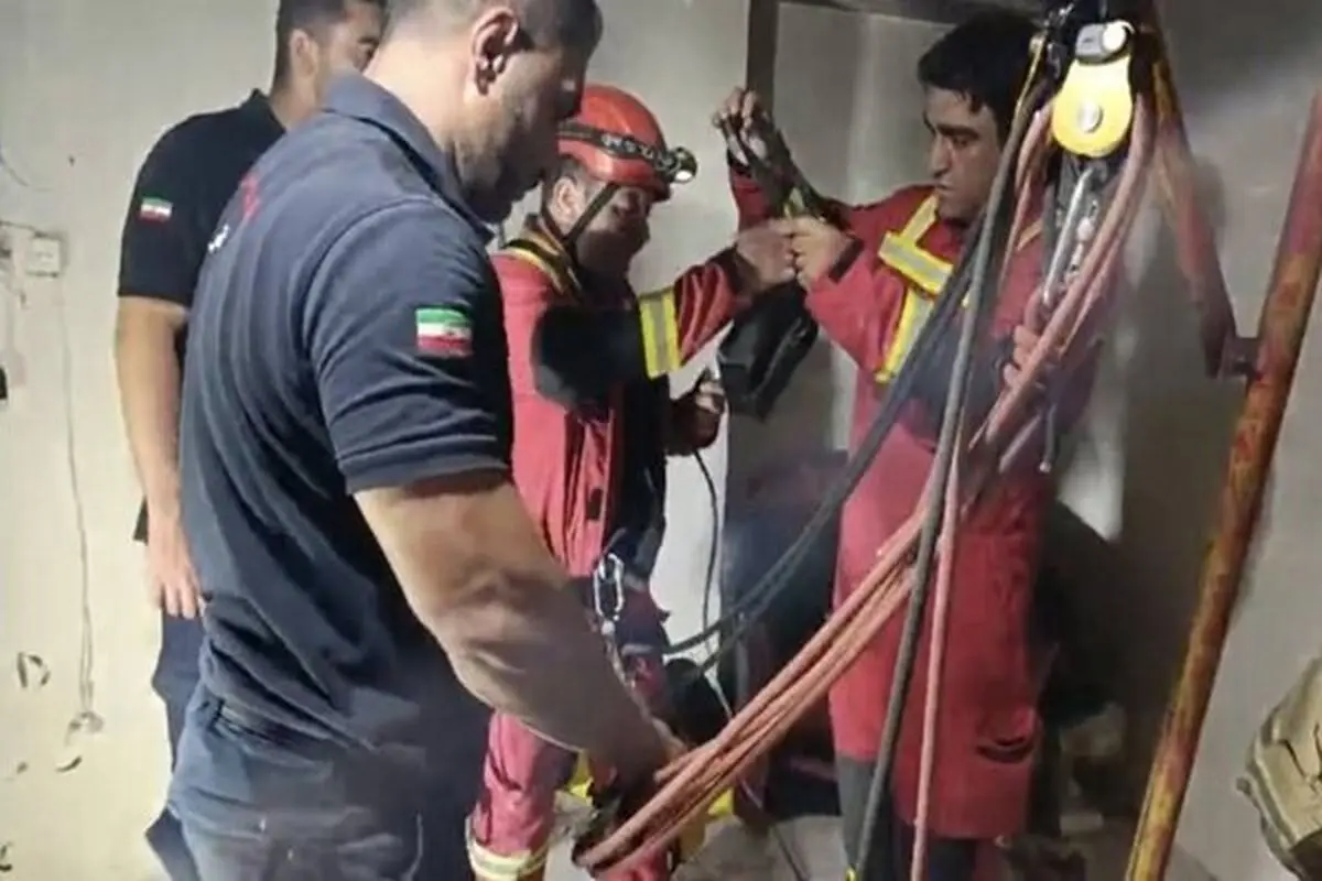 سقوط پدر و پسر از ارتفاع ۸ متری ساختمان در حال ساخت در کاشان