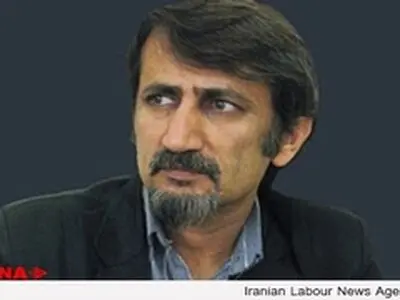 نسل کتاب‌خوان رو به انقراض است / خودسانسوری از سانسور مخرب‌تر است