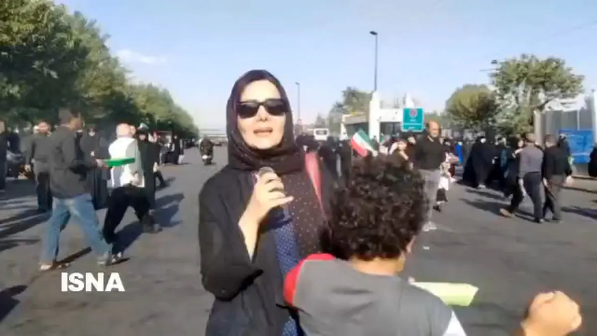 مادری که به همراه فرزند اوتیسم خود برای وداع آخر حضور پیدا کرده است + فیلم