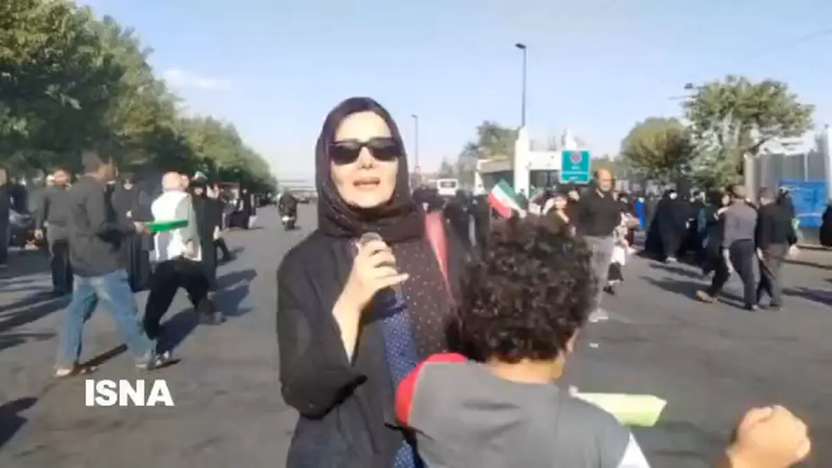 مادری که به همراه فرزند اوتیسم خود برای وداع آخر حضور پیدا کرده است + فیلم