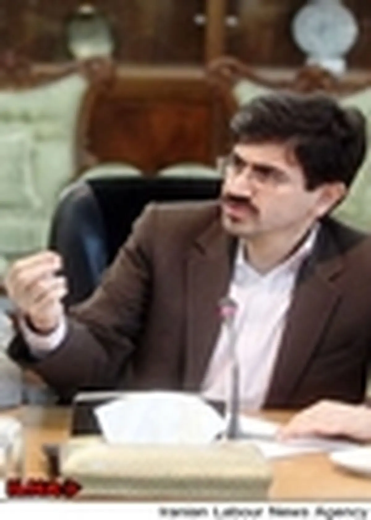 فرهادی دولت را نزد دانشگاهیان سربلند کند