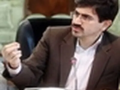 فرهادی دولت را نزد دانشگاهیان سربلند کند
