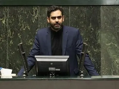 درخواست استیضاح وزیر راه و شهرسازی را امضا کردم
