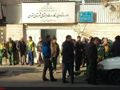 کارگران خدماتی مجتمع ورزشی آزادی خواهان تغییر وضعیت