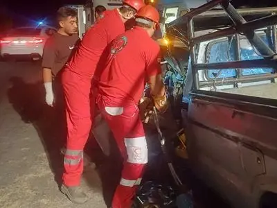 تصادف وانت مزدا و سمند در جاده کازرون_شیراز با یک فوتی و ۴ مصدوم