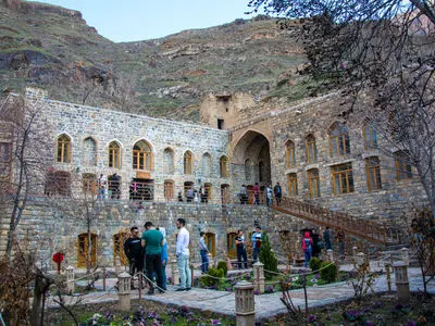 ورود ۸۳۱۹ گردشگر خارجی به آذربایجان شرقی