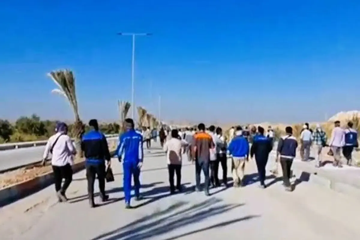 اعتراض کارگران اخراجی فولاد شادگان/ ما کارخانه را از صفر ساختیم....
