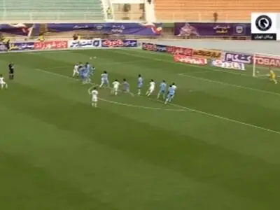 ویدئو: کاشته زیبای آزادمنش به تیر دروازه چادرملو برخورد کرد
