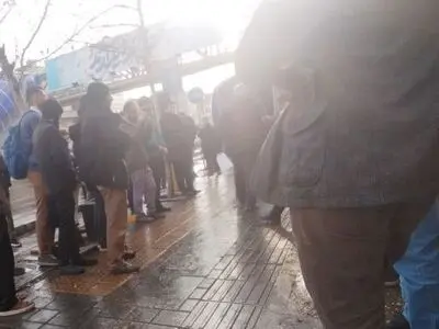 تجمع دانشجویان عدالتخواه مقابل وزارت کار: به روند مذاکرات مزدی معترضیم 