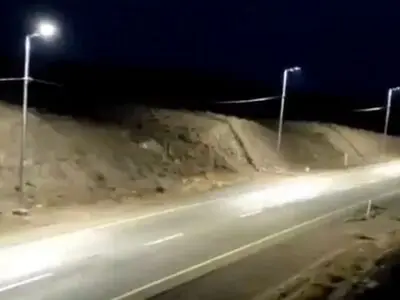 نصب تعدادی چراغ روشنایی در ۱.۵ کیلومتر از مسیر عبور یوزپلنگ آسیایی