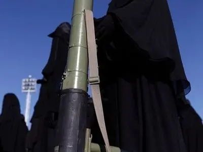 رژه نظامی زنان یمنی در حمایت از «انصارالله»+ تصاویر