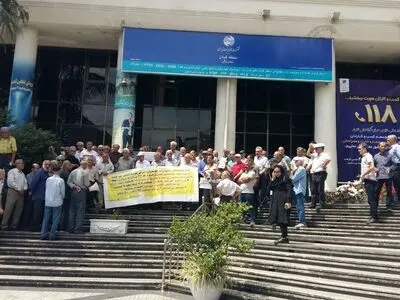 بازنشستگان مخابرات ایران تجمع کردند 