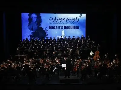  پس از دوسال تعطیلی، اولین کنسرت به یاد هنرمندان درگذشته کرونا برگزار شد/ گلایه‌های فاطمه معتمدآریا و حسین علیزاده از بی‌توجهی به هنر و هنرمندان