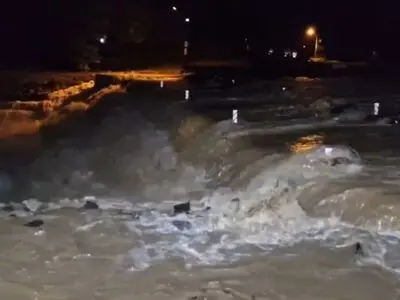 طغیان رودخانه شمرود سیاهکل و مسدود شدن راه ۷ روستا