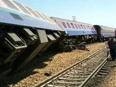 خروج قطار باری از ریل در مسیر سمنان - تهران/ 3 نفر مصدوم شدند