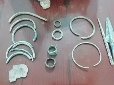 کشف ۲۵ قلم شیء تاریخی در مازندران