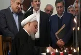 امضای دفتر یادبود جانباختگان حادثه سقوط هواپیمای اوکراینی توسط رئیس‌جمهور و اعضای کابینه