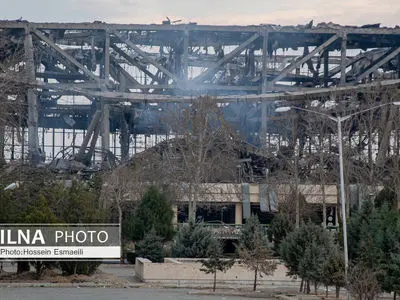 نمایی  بیرونی  از حمله هوایی به سالن ۱۲ هزار نفری آزادی 