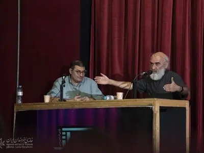 روایتی از روند تبدیل شدن شخص به نهاد در «شبگرد»