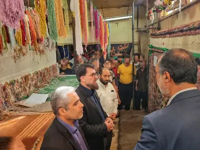 رونمایی از ۲ تخته فرش دستباف در زندان مرکزی قزوین