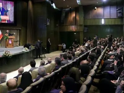 وقتی خانواده ناتوان از تأمین ابتدایی‌ترین نیازهای شود آستانه روانی او به‌خطر می‌افتد