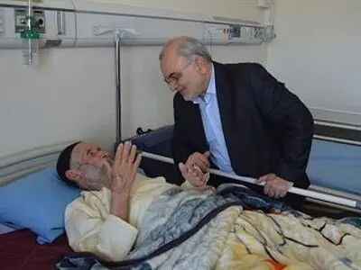 استاندار قم از حاج عیسی خادم امام خمینی(ره) عیادت کرد