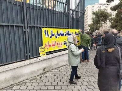 تجمع شرکت‌کنندگانِ یکی از طرح‌‎های حمایتی مسکن پرند 