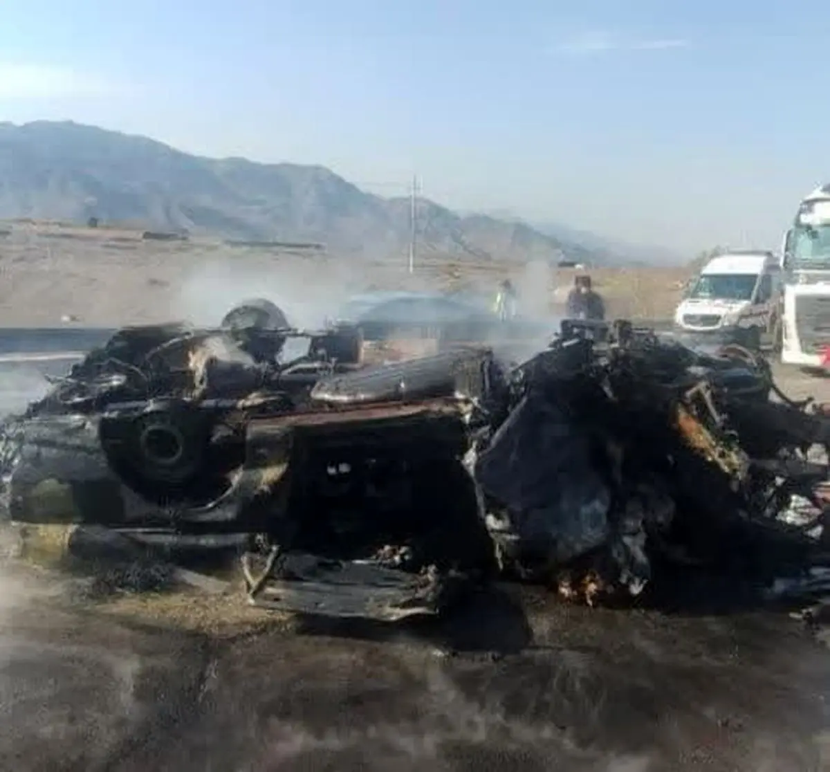 واژگونی و آتش‌سوزی سواری ون در اتوبان قم کاشان با هفت کشته و پنج مصدوم