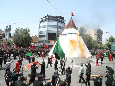 خیمه سوزان ظهر عاشورا در چهارراه گلوبندک تهران/ 2
