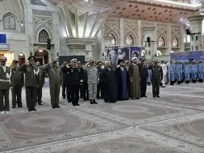 قادة الجیش الإیراني یجددون العهد مع الإمام الراحل (رض)