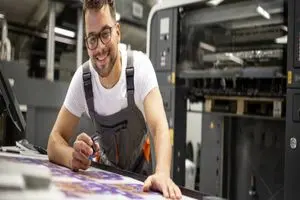 ببینید این چاپخانه در تهران چطور با چاپ کاتالوگ تعداد کم بازار را قبضه کرد!