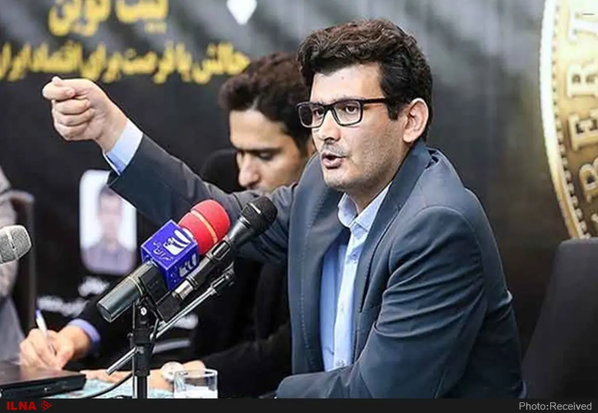 جامعه بازدهی کوتاه‌ مدت را به بلند مدت ترجیح می‌دهد/ با نظام دو نرخی می‌توان بازار ارز را مدیریت کرد/ بازار متشکل ارزی در گرو تفکیک تقاضای واقعی از سفته‌بازی است
