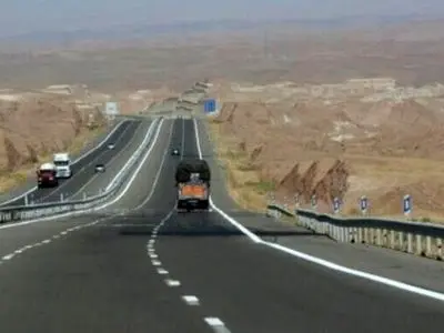 محورهای مواصلاتی استان یزد باز است/ رانندگان در محور یزد-طبس احتیاط کنند