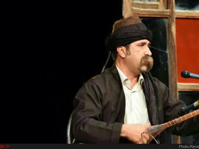 تنبورنوازی که روستا به روستای سر پل ذهاب را می‌گردد و آموزش رایگان می‌دهد + فیلم و عکس 