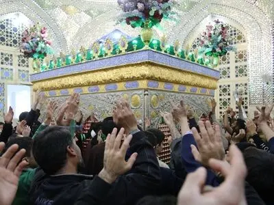 مراسم غبارروبی ضریح امامزاده موسی مبرقع(رض) با شکوه خاص برگزار شد