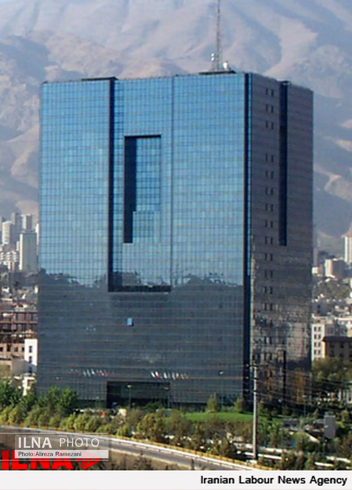 نظارت روزافزون بر بهکارگیری نرمافزارهای بانکداری / با متخلفان برخورد می شود