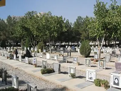 خودداری از حضور در باغ رضوان در روزهای پایانی سال/ تعطیلی آرامستان اصفهان امکان پذیر نیست/از برگزاری مجالس ترحیم خودداری کنید